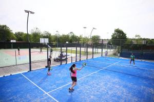 Tenis a/nebo squash v ubytování Villaggio San Francesco - Adria Holiday Mobile Homes nebo okolí
