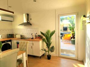 Φωτογραφία από το άλμπουμ του Oasis σε Ménesplet +35 φωτογραφίες