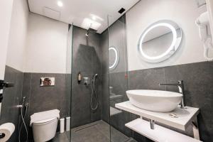 Koupelna v ubytování Hotel Portanova + 37 fotografií
