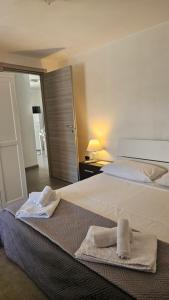 a bedroom with two towels on a bed at Villa Dependance in Taranto