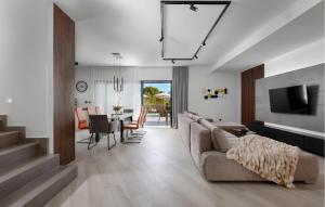 Χώρος καθιστικού στο Stunning Home In Kras With Wifi