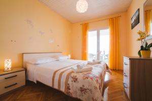 En eller flere senger på et rom på Apartments Ante Petric