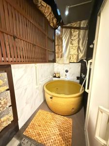 Koupelna v ubytování 京都缘屋九条店kyoto-Enishiya guesthouse kujo NEW OPEN 新开业免费西式早餐