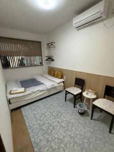 Postel nebo postele na pokoji v ubytování 京都缘屋九条店kyoto-Enishiya guesthouse kujo NEW OPEN 新开业免费西式早餐
