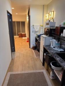 Kuchyň nebo kuchyňský kout v ubytování 京都缘屋九条店kyoto-Enishiya guesthouse kujo NEW OPEN 新开业免费西式早餐