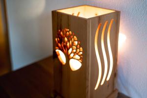 a wooden box with a bunch of nuts on it at Ferienwohnung Tamara in Patergassen