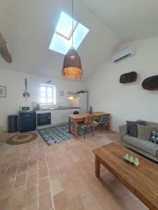 Kuchyň nebo kuchyňský kout v ubytování Maison Grand Rue - Vue Exceptionnelle sur le Luberon