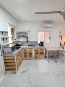 Η κουζίνα ή μικρή κουζίνα στο Casa Alegría #4