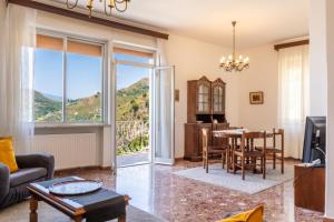 En generel udsigt til bjerge eller udsigt til bjerge taget fra lejligheden