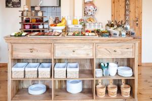 a kitchen counter with plates and dishes on it at Pension "Am Stadtgraben" in Lübbenau +41 photos