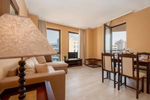 Χώρος καθιστικού στο Royal Beach Apartments