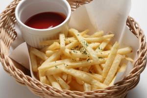 Makanan di atau berdekatan hotel cinta