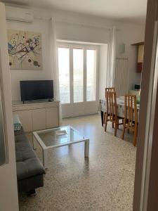 TV a/nebo společenská místnost v ubytování Casa Vista Mare Circeo + 10 fotografií