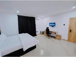 Μια τηλεόραση ή/και κέντρο ψυχαγωγίας στο The Hub Apartment, Lekki