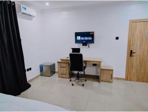 Μια τηλεόραση ή/και κέντρο ψυχαγωγίας στο The Hub Apartment, Lekki