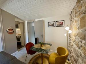 a living room with a table and chairs at L'Escale d'Aquitaine in Bordeaux
