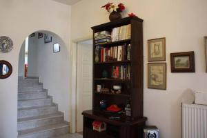 a living room with a book shelf filled with books at Villa Skamnia in Kinídharos