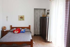a small bedroom with a bed and a refrigerator at Villa Skamnia in Kinídharos