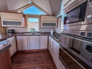 Gallery image of Luxury Lodge With Stunning Sea Views At Hopton Haven Park Ref 80055S in Great Yarmouth +10 photos