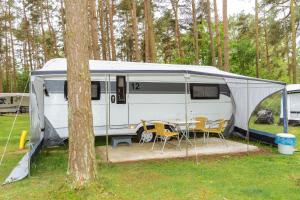 LütowUrlaub im Wohnwagen mitten im Wald的相册照片