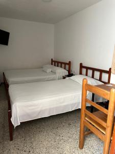 Postel nebo postele na pokoji v ubytování Arenas Hotel
