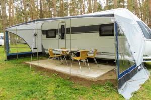 LütowUrlaub im Wohnwagen mitten im Wald的相册照片