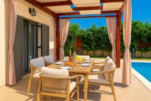 Bazén v ubytování Harma Villa with Private Pool nebo v jeho okolí