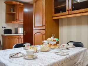 Kuchyň nebo kuchyňský kout v ubytování Creel Cottage