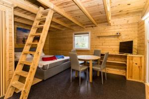 Urlaub im Bungalow mitten im Wald客房内的一张或多张床位