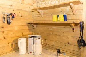 Urlaub im Bungalow mitten im Wald的咖啡和沏茶工具