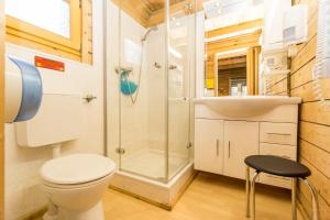 Urlaub im Bungalow mitten im Wald的一间浴室