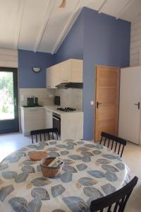 Η κουζίνα ή μικρή κουζίνα στο La cabane 2 la vigne