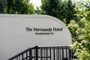Certifikát, hodnocení, plakát nebo jiný dokument vystavený v ubytování The Normandy Hotel