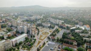 Nespecifikovaný výhled na destinaci Hunedoara nebo výhled na město při pohledu z hotelu