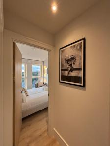 Ένα ή περισσότερα κρεβάτια σε δωμάτιο στο West Wimbledon, 2 Bedroom Luxury Stay, Gym, Free Parking