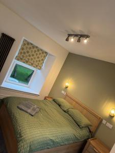 Postel nebo postele na pokoji v ubytování Luxury central townhouse