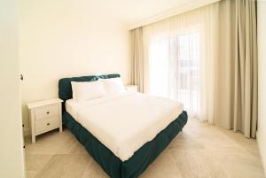 a bedroom with a bed and a window at One Bedroom Sea View Apartment - Lustica Marina in Radovici