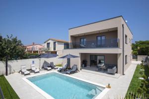 Bazén v ubytování Villa Del Sol near Fažana nebo v jeho okolí