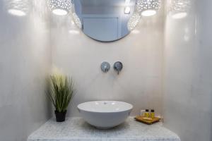 Imagen de la galería de Beautiful Santorini Villa 2 Bedrooms Private Pool & Magical Sea Views, en Karterados