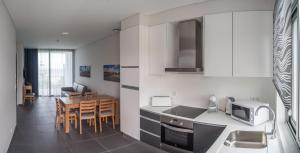 Kuchyň nebo kuchyňský kout v ubytování Whalesbay Hotel Apartamentos