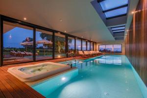 Bazén v ubytování Elegant Istria Villa 18M Private Pool Villa Novica Platinum 4 Bedrooms Jacuzzi Sauna And Gym nebo v jeho okolí