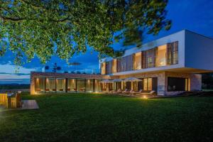 Zahrada ubytování Elegant Istria Villa 18M Private Pool Villa Novica Platinum 4 Bedrooms Jacuzzi Sauna And Gym