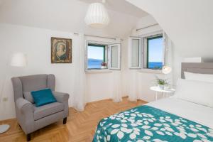 Posezení v ubytování Exquisite Brac Villa 3 Bedrooms Villa Belle Murvica Overlooking The Adriatic Sea Private Pool Murvica