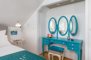 Postel nebo postele na pokoji v ubytování Exquisite Brac Villa 3 Bedrooms Villa Belle Murvica Overlooking The Adriatic Sea Private Pool Murvica