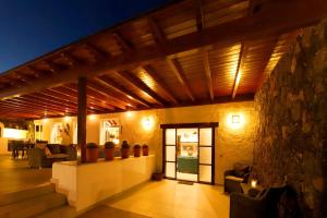 Fotografie z fotogalerie ubytování Brilliant Puerto Del Carmen Villa Dos Piedras 4 Bedrooms Private Pool Rustic Styled Interior v destinaci Tías