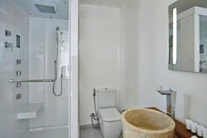 Kúpeľňa v ubytovaní Luxury Mykonos Villa Villa Mykonos Luxurious Private Pool Kastro + 12 fotografií