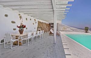 Bazén v ubytovaní Luxury Mykonos Villa Villa Mykonos Luxurious Private Pool Kastro alebo v jeho blízkosti