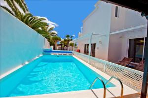 Basen w obiekcie Great Costa Teguise Home Villa Luz De La Fragata 4 Bedrooms Private Pool Central Location lub w pobliżu