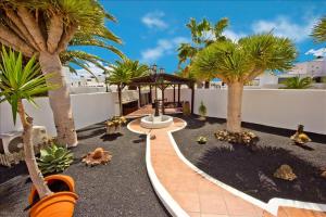 Ogród w obiekcie Great Costa Teguise Home Villa Luz De La Fragata 4 Bedrooms Private Pool Central Location