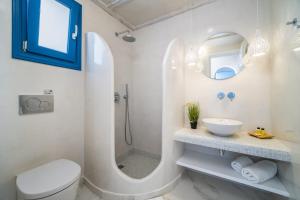 Gallery image of Beautiful Santorini Villa 2 Bedroom Villa Private Pool & Magical Sea Views in Karterados